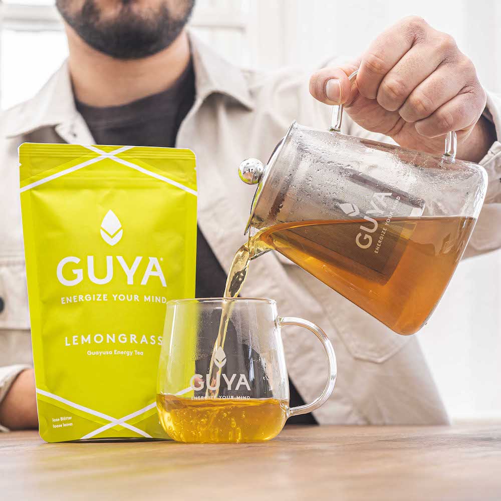 Zubereitung von Guayusa Tee mit Zitronengras